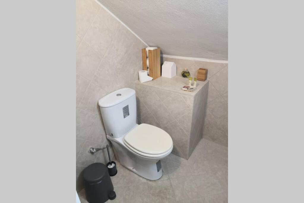 Apartamento Cozy House With Garden In The Old Town Tesalónica Exterior foto